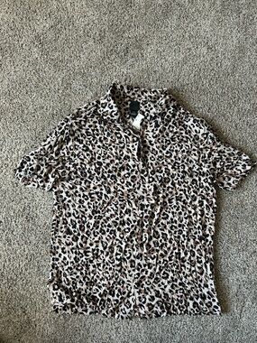H&M Men's Short-Sleeve Leopard Print Shirt - Beige/Black size Medium M -NEW